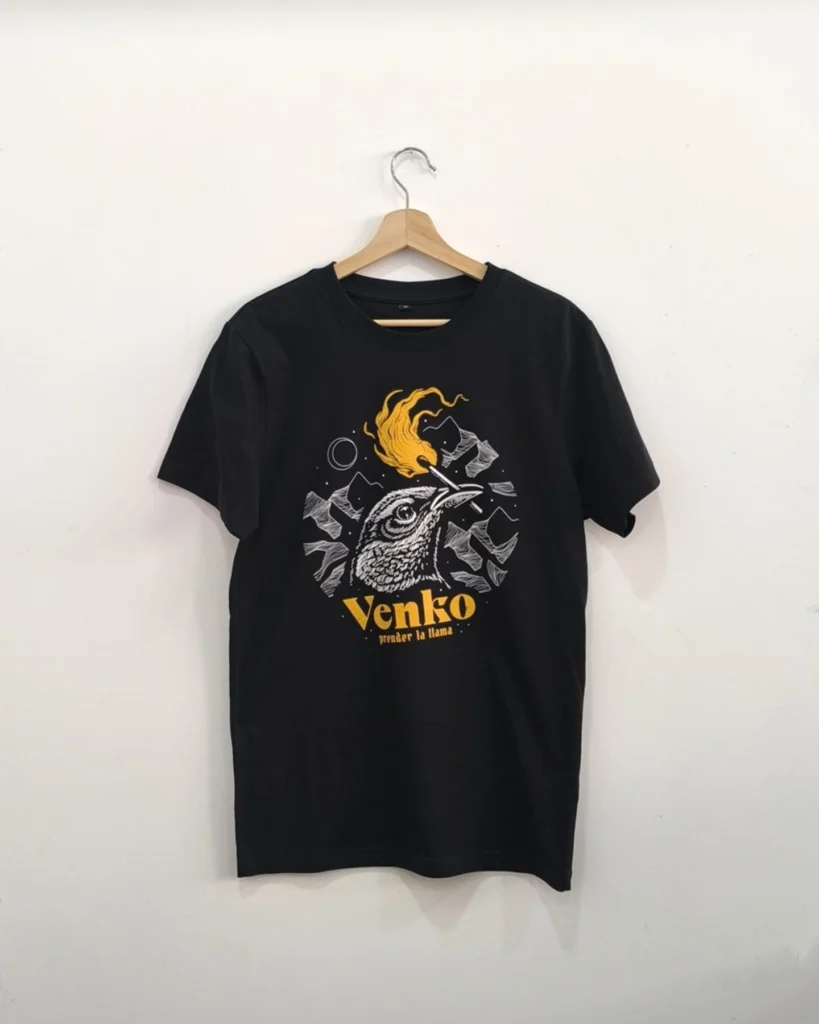 Camiseta negra estampada en serigrafía a 2 tintas, taller Madrid